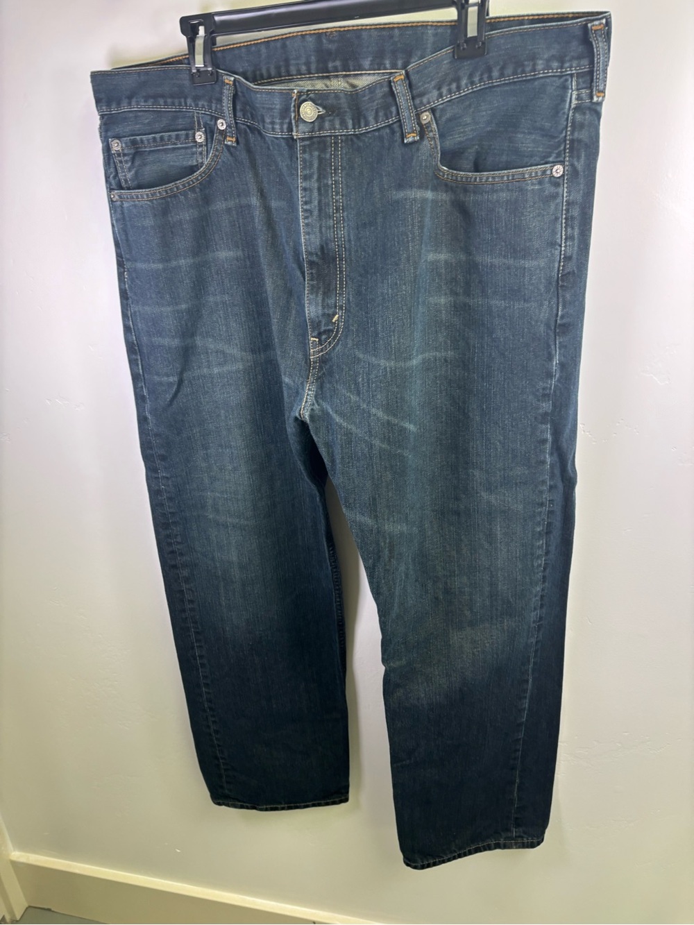 LEVIS 505 BLUE JEANS MEN 42 / 30
BLUE DENIM QUALITY DURABLE